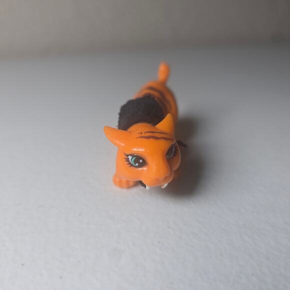 Monster High Toralei Stripe Pet Sabertooth Tiger Sweet Fangs - Picture 2 of 5